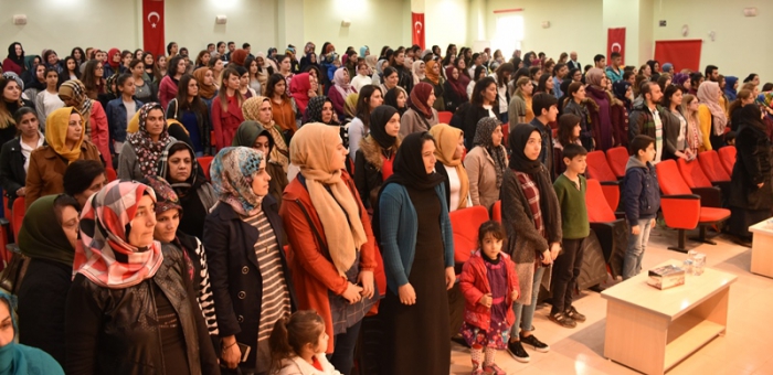 8 Mart Dünya Kadınlar Günü nedeniyle öğretmenler konser verdi