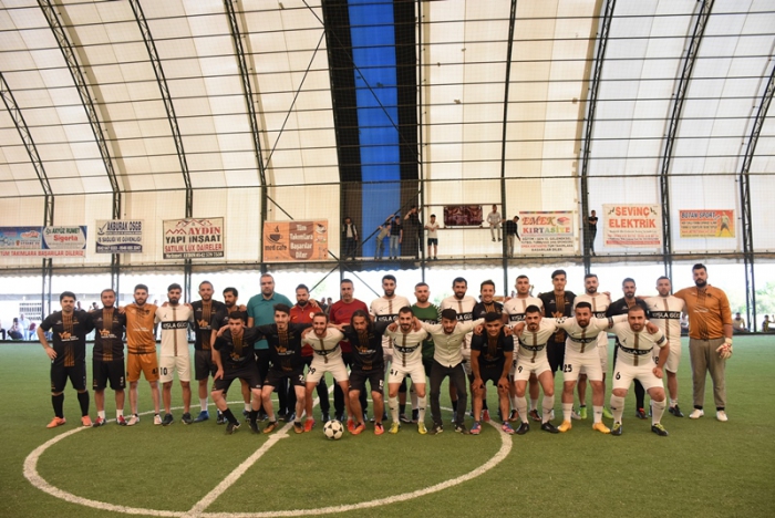 Futbol turnuvasının şampiyonu Vip İletişim