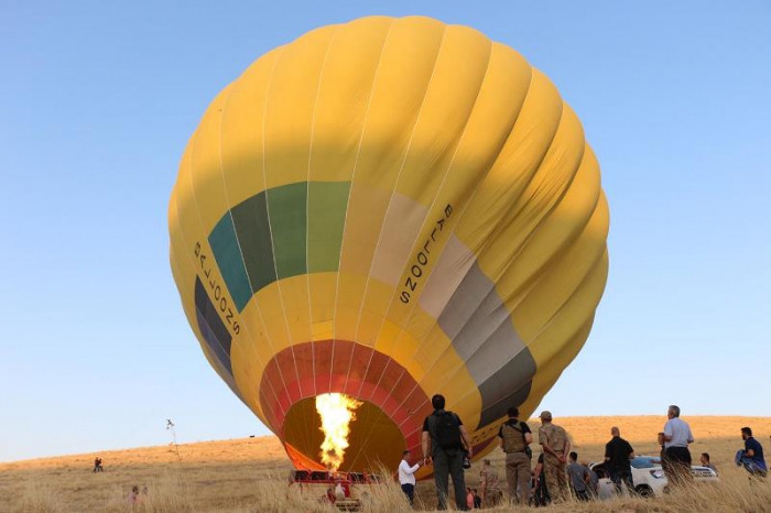 Mardin’de tarihi yerler hava balonuyla görüntülendi