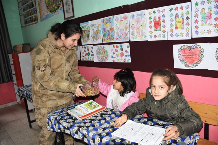 Nusaybin'de öğrencilerin karne heyecanı