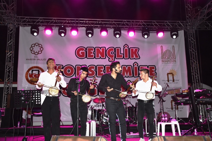 Nusaybin'deki Gençlik Konseri alana sığmadı