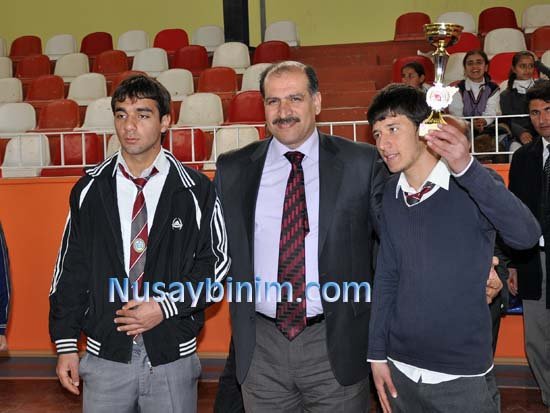 Nusaybin GSM, 2010'da başarılı olan okulları ödüllendirdi