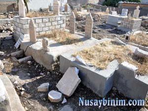 Selam-i Pak Mezarlığın mezarlık taşları kırıldı