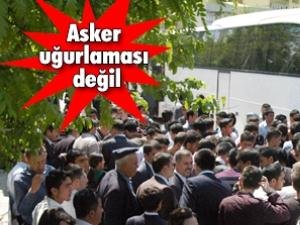 Askere gider gibi uğurlandılar