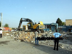 Nusaybin Şehirlerarası Otogarı yıkıldı