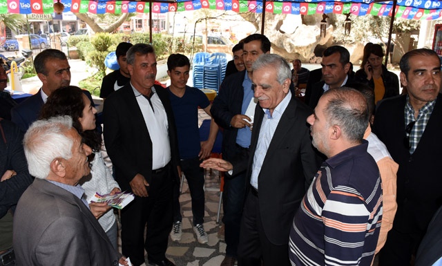 HDP ve DBP Nusaybin'de esnafı ziyaret etti