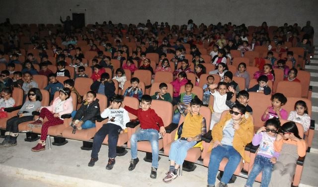 Nusaybin'de Öğrenciler 3 Boyutlu animasyon film izledi