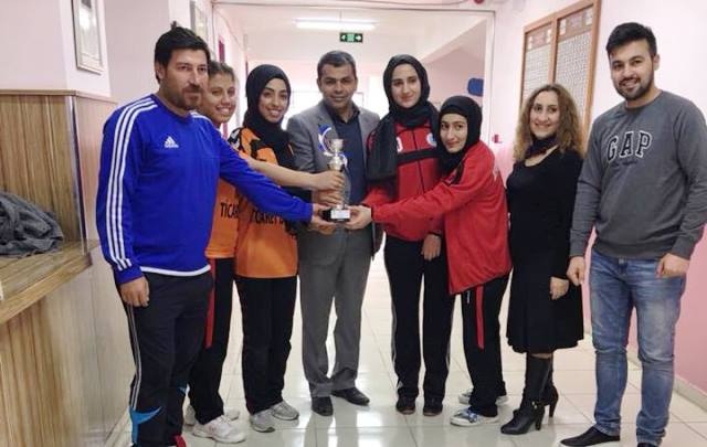Nusaybin Anadolu Lisesi kızları İl şampiyonu