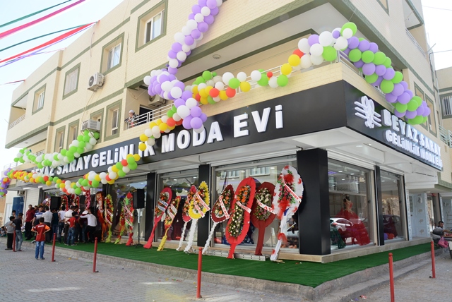 Beyaz Saray Gelinlik Moda evi açıldı