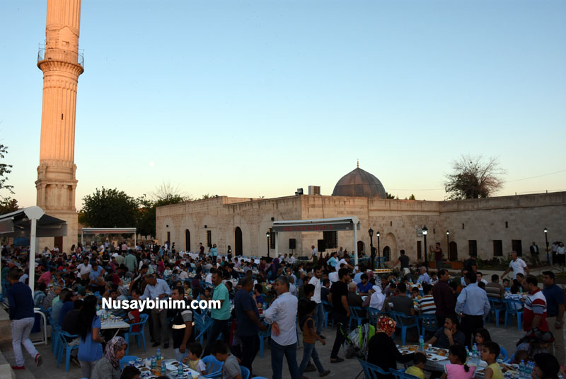 Tarihi Zeynel Abidin Camiinde iftar programı