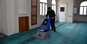 Belediyeden Ramazan öncesi camilerde temizlik seferberliği