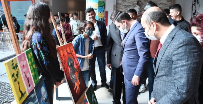 Damla Kolejinde Resim ve Coğrafya materyalleri sergisi
