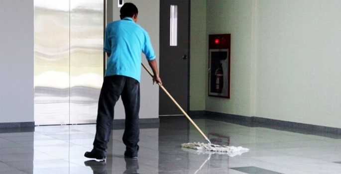 Eğitime başlayan okullarda temizlik görevlisi yok