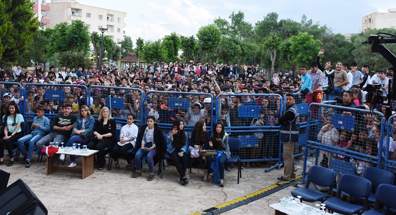 Sanatçı Emre Aydın Nusaybin'de konser verdi