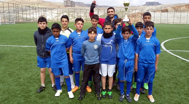 Gazi Ortaokulu Mardin'de Futbol şampiyonu oldu