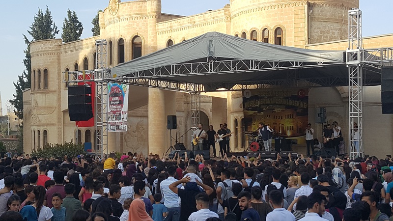 Gece Yolcuları Nusaybin'de konser verdi