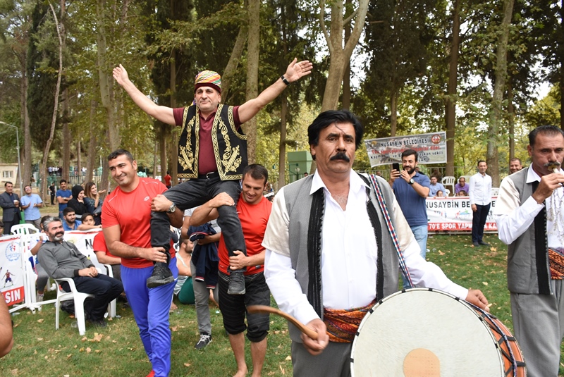 Aktaş, Nusaybin'in ilk Güreş Ağası seçildi