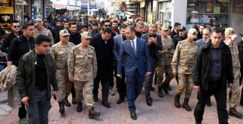 Jandarma Genel Komutanı Orgeneral Arif Çetin Nusaybin esnafını ziyaret etti