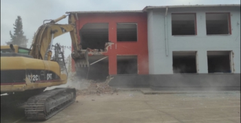 Nusaybin Cumhuriyet İlkokulu binası yıkımına başlandı
