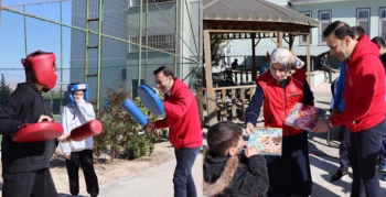Nusaybin'de afetzede çocuklar için sportif etkinliler düzenleniyor