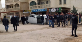 Nusaybin’de kaza yapan araçlar yayalara çarptı, 3 yaralı