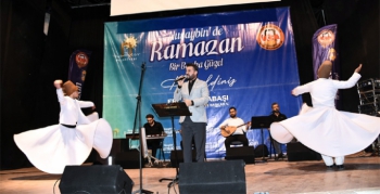 Nusaybin'deki Ramazan etkinliğinde Muzaffer Gürler ve Bilal Göregen sahne aldı