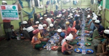 Nusaybinli hayırseverler Arakan Kamplarına iftar gönderdi