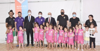 Vali Demirtaş, Nusaybin Spor Akademisini ziyaret