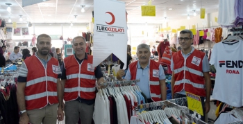 Kızılay Nusaybin'de 200 yetim çocuğa bayramlık aldı