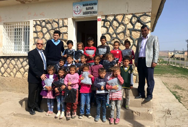 MAGİP'ten Kırsal Mahalle öğrencilerine giyim yardımı