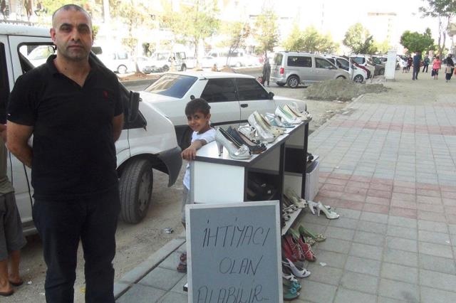 Midyat'ta ayakkabıcı esnafından örnek davranış