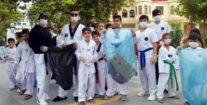 Minik Sporcular Nusaybin ilçe merkezinde çöp topladı