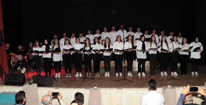 Nizamettinoğlu Lisesinden şiir ve müzik dinletisi