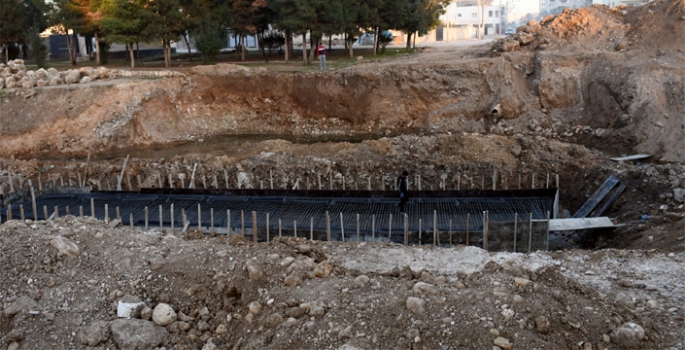 Nusaybin Çağ Çağ Deresi üzerine yeni bir köprü inşa ediliyor