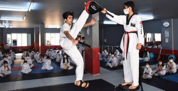 Nusaybin'de 120 taekwondocu yeni kuşaklarına kavuştu