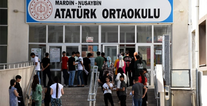 Nusaybin'de 6 bin 500 aday YKS'ye girdi