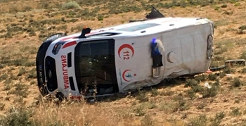 Nusaybin’de ambulans kaza yaptı, 3 sağlıkçı yaralandı