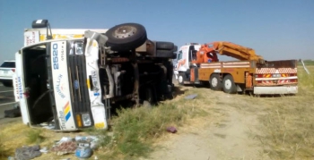 Nusaybin'de devrilen kamyonda 4 kişi yaralandı
