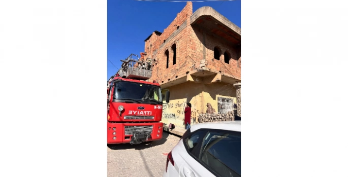 Nusaybin’de evde mahsur kalan çocuk itfaiye ekiplerince kurtarıldı