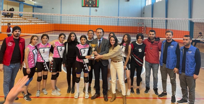 Nusaybin'de Genç Kızlar Voleybol turnuvası düzenlendi