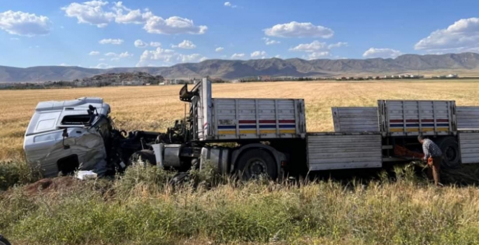 Nusaybin'de iki ayrı trafik kazasında 3 kişi yaralandı