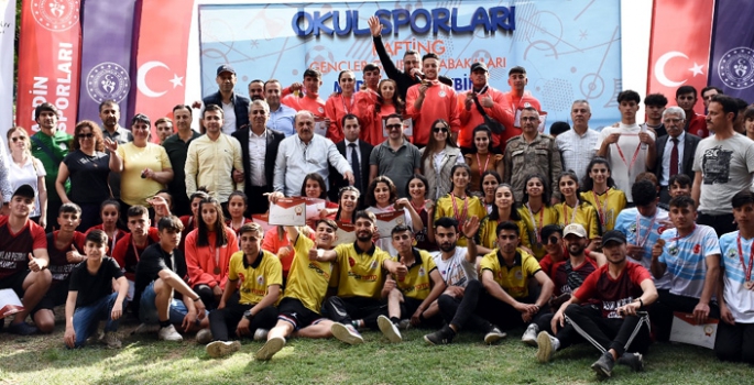 Nusaybin'de ilk defa düzenlenen Rafting Okul Sporları Şampiyonası sona erdi