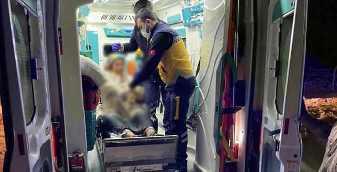 Nusaybin'de kar nedeniyle mahsur kalan hamile kadın, Jandarma ve Belediye ekiplerince hastaneye kaldırıldı