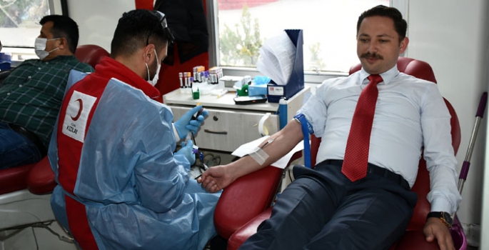 Nusaybin’de Kaymakam ve Cumhuriyet Başsavcısı Kan Bağışında bulundu
