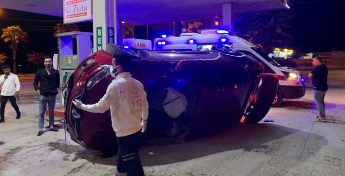 Nusaybin'de kaza yapan otomobil akaryakıt istasyona girdi