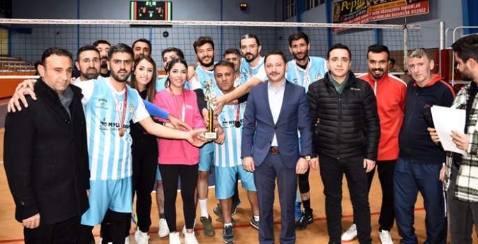 Nusaybin’de kurumlar arası Voleybol Turnuvasının şampiyonu, Halk Eğitimi Merkezi