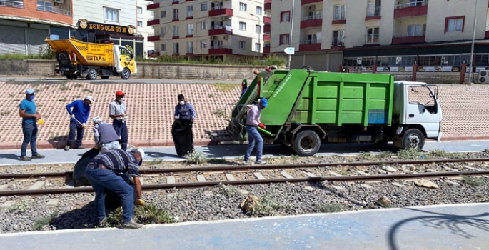 Nusaybin'de tarihi demiryolu çevresi temizlendi