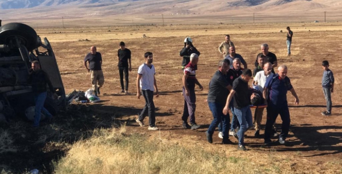 Nusaybin'de tır ile traktör kazasında 2 kişi yaralandı