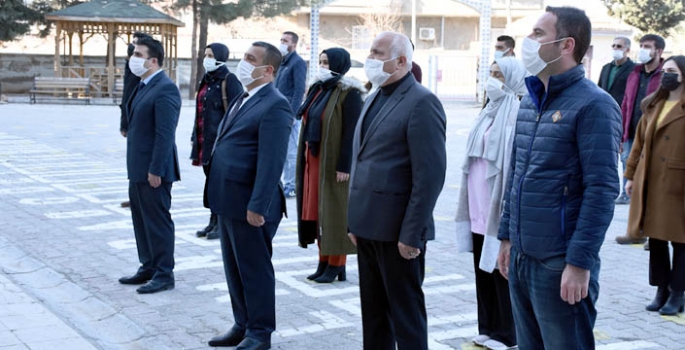 Nusaybin'de tüm okullarda bayrak töreni yapıldı ve İstiklal Marşı okundu