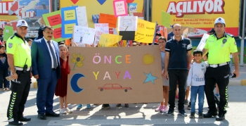 Nusaybin'de tüm okulların katılımıyla Yaya Geçidi Nöbeti tutuldu